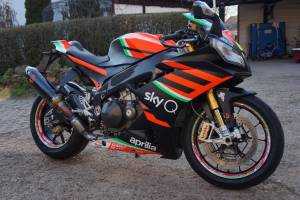 Painted street fairings in abs compatible with Aprilia RSV4 2009 - 2014 - MXPCAV12358